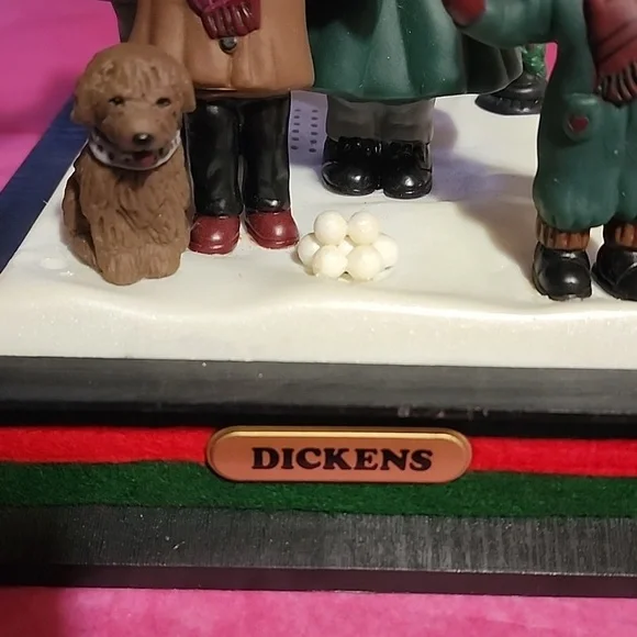 VINTAGE DICKENS 1990 MUSICAL CHRISTMAS CAROLERS SONGS ILLUMINATING HOLLY ST. LI - Picture 3 of 10